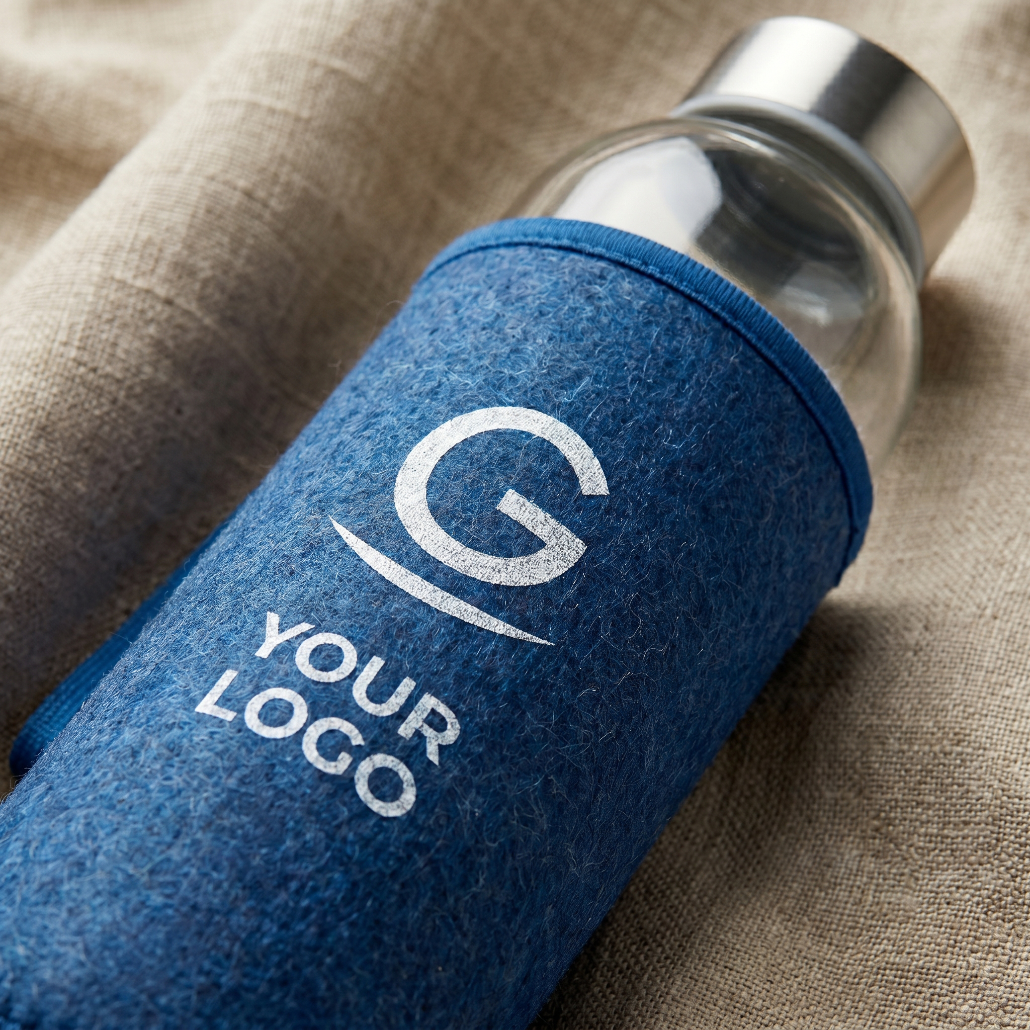 Borraccia in vetro personalizzata 500 ml con pouch in neoprene blu