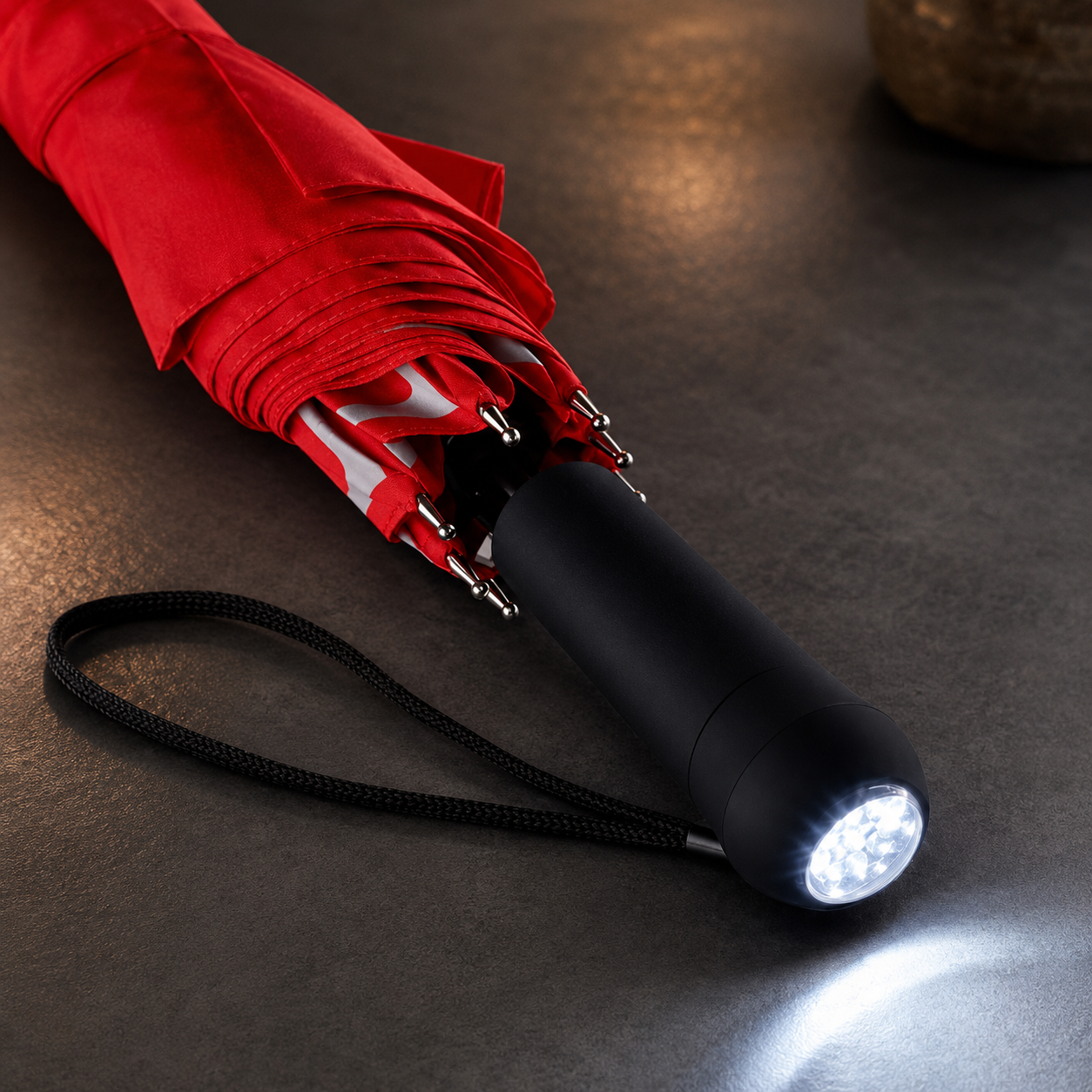 Ombrello personalizzato con logo modello anrivento Fare con LED e dettagli riflettenti