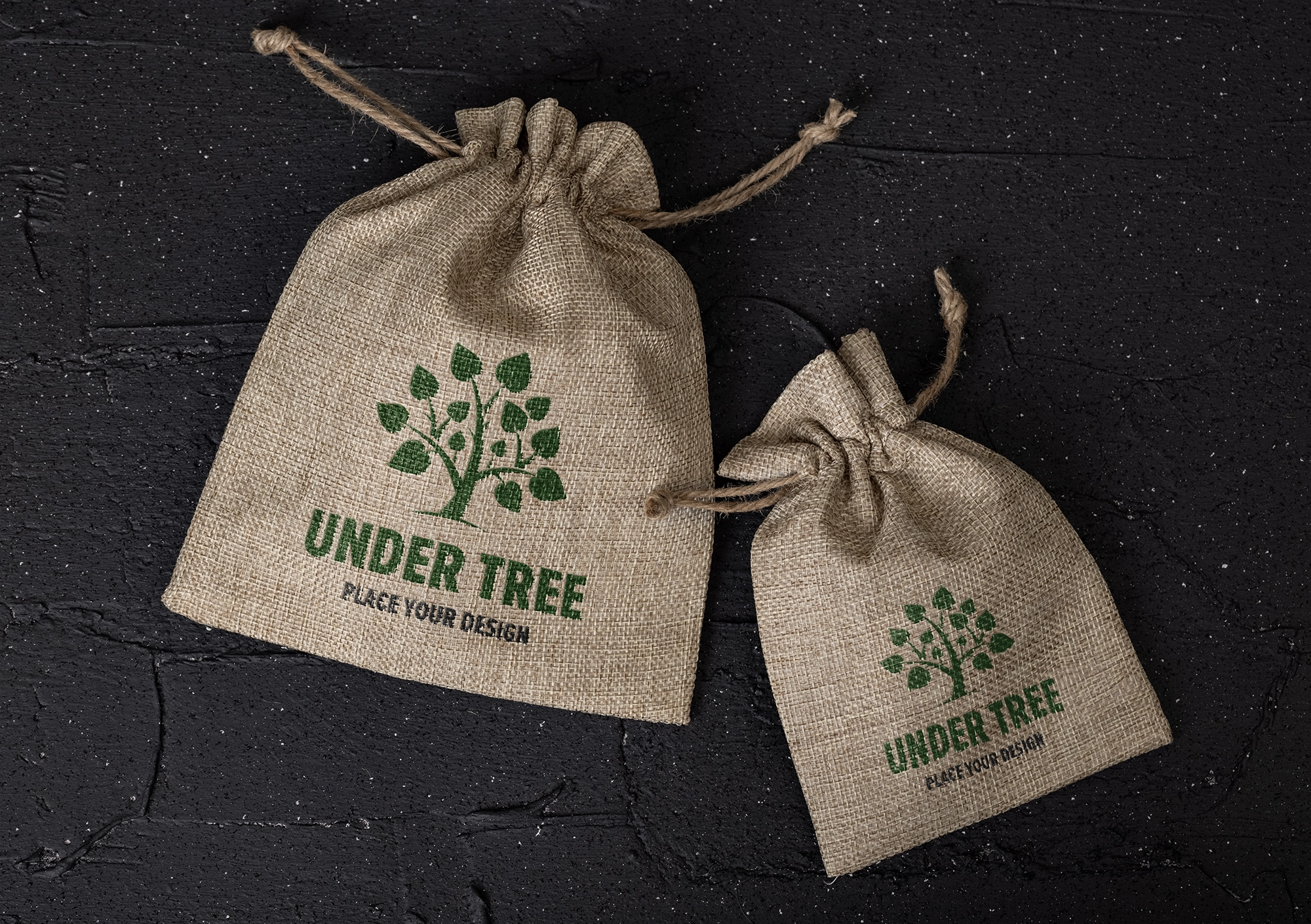 Sacchetti in juta con logo aziendale personalizzato, ideali per bomboniere e packaging sostenibile