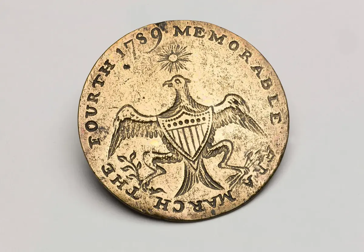 Bottone commemorativo del 1789 con aquila e stemma americano realizzato per l’inaugurazione di George Washington