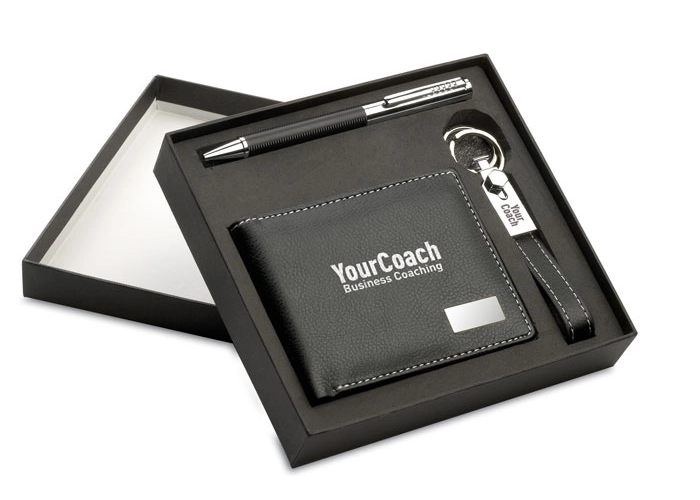 Set regalo aziendale personalizzato con incisione laser su portafoglio, penna e portachiavi