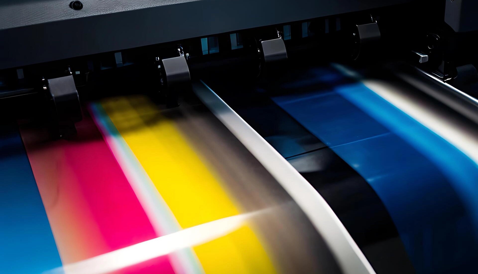 Stampa su carta transfer dei colori CMYK con inchiostri sublimatici ad alta risoluzione