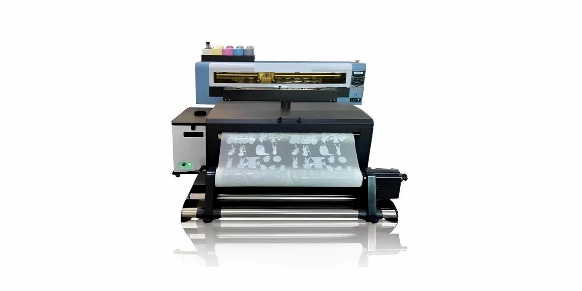 Stampante DTF professionale in funzione con film PET in uscita per la personalizzazione tessile
