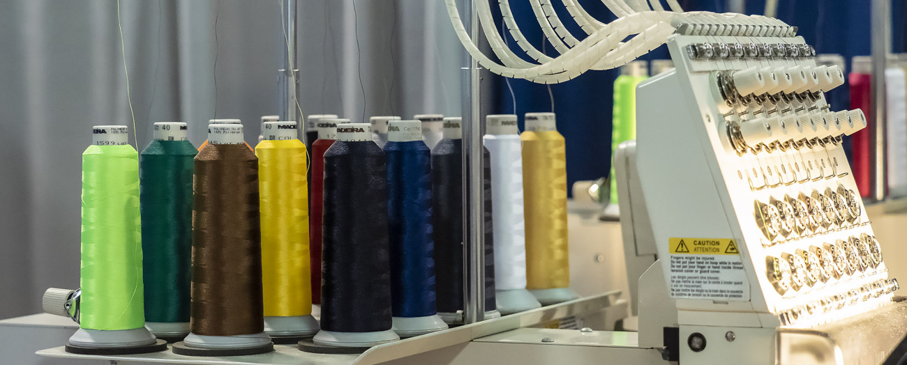 Stampa a Ricamo per Magliette e Tessuti: Vantaggi e Svantaggi