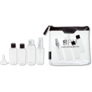 Borsa toilette approvata per viaggi in aereo. Include 2 bottiglie da 50 ml, 1 da 90 ml, 1 vaporizzatore e imbuto.