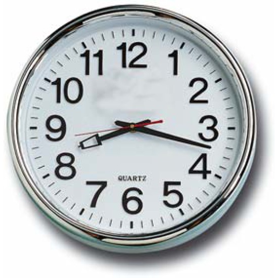 Orologio gigante rifiniture cromate sfondo bianco