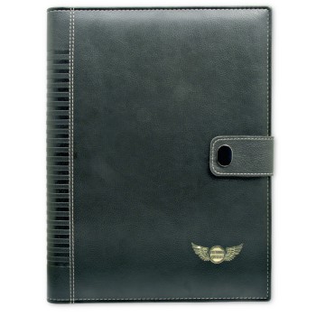 Portablocchi Personalizzati - Portablocco  portafoglio in iguana nero, finiture in tinta, con passante a scomparsa e bottone, con blocco carta da 20 fogli e penna a sfera. Astuccio in cartoncino.