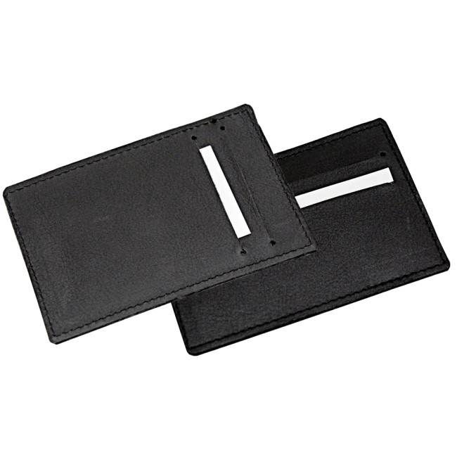 Portacarte di credito in pelle pieno fiore, cuciture in tinta. Due tasche portacarte di credito e due tasche sul retro.