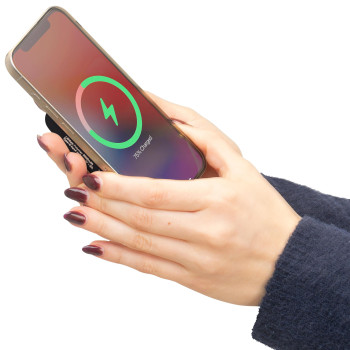 gadget ecologici con logo - Powerbank con caricatore wireless in ABS riciclato Miren