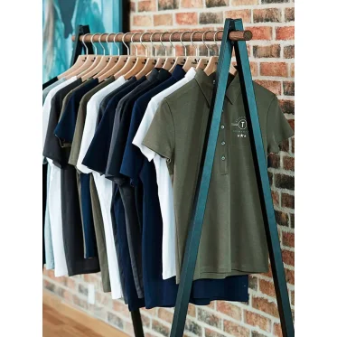 Rack personalizzato Tee Jays in legno di frassino e metallo nero opaco