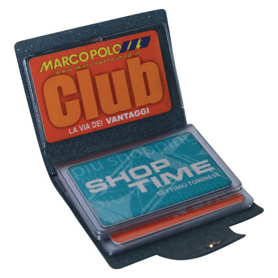 REFLEXA porta carte di credito, contenente 8 bustine, in vivella double face, con bottone di chiusura nero. Confezione in cartoncino.